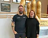 GLAD. Therese Johansen Kvæl er veldig glad for at Blåfrost vil hjelpe dem å yte enda bedre tilbud til sine beboere. Her sammen med festivalsjef Øivind Holthe. Foto: Blåfrost