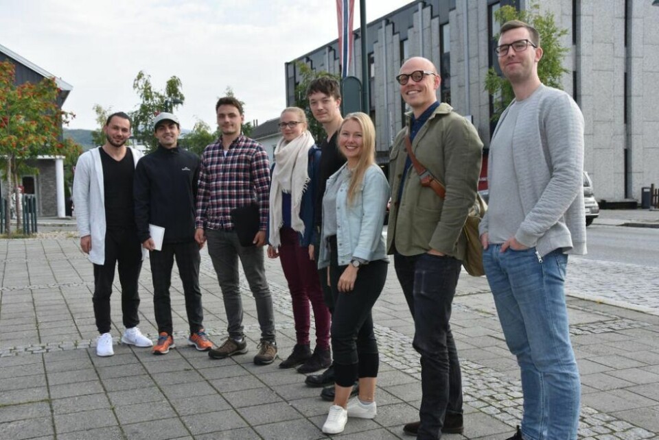 Omvisning. Studentene fikk omvisning i sentrum tirsdag formiddag. Fra venstre Ahmad Badawi, Said Saleh, Jona Bossmann, Anna Augstein, Sjaak Veilhoven, Marion Amalie Teigseth, kursleder Jørgen Skatland og vitenskapelig assistent Eirik Hofsbro. To til studenter er ventet til Fauske i løpet av tirsdag og onsdag. Omvisning. Studentene fikk omvisning i sentrum tirsdag formiddag. Fra venstre Ahmad Badawi, Said Saleh, Jona Bossmann, Anna Augstein, Sjaak Veilhoven, Marion Amalie Teigseth, kursleder Jørgen Skatland og vitenskapelig assistent Eirik Hofsbro. To til studenter er ventet til Fauske i løpet av tirsdag og onsdag. Foto: Foto: Linn Braseth-Gulliksen