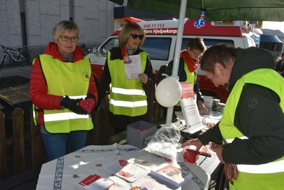 SANITETEN. Både Røde kors og sanitetsforeningene fra Fauske og Sulitjelma ønsker å rekruttere nye medlemmer. Her er Lisbeth Jordbru, Marianne Melvik og Inga Baadstrand. SANITETEN. Både Røde kors og sanitetsforeningene fra Fauske og Sulitjelma ønsker å rekruttere nye medlemmer. Her er Lisbeth Jordbru, Marianne Melvik og Inga Baadstrand. Foto: Sylvia Bredal