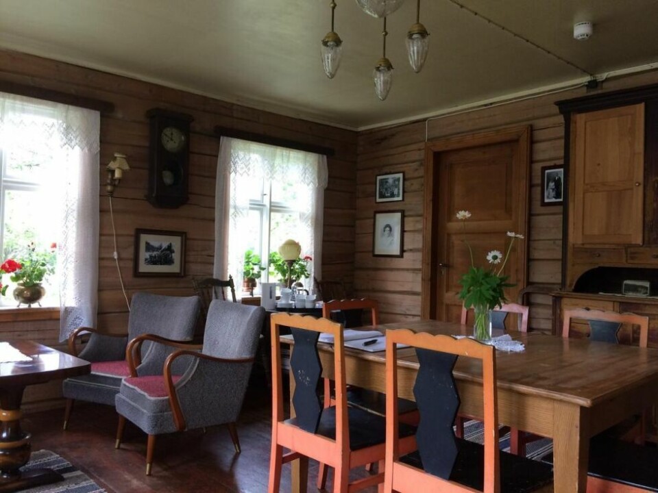 FELLESROM. Gjestene på Storjord Hotel setter pris på at det er gammeldags, og likt slik det så ut i mellomkrigstiden da det ble startet opp. FELLESROM. Gjestene på Storjord Hotel setter pris på at det er gammeldags, og likt slik det så ut i mellomkrigstiden da det ble startet opp. Foto: Privat