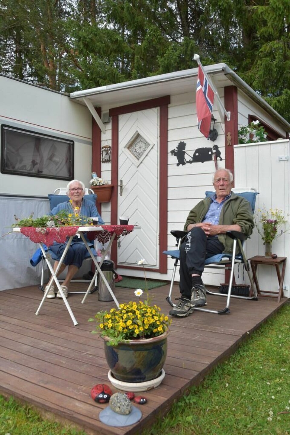 Faste gjester. Faste gjester. Foto: Ingeborg og Karsten Nordtug har feriert i tjuefem år på campingplassen på Rognan. Foto: Linn Braseth-Gulliksen