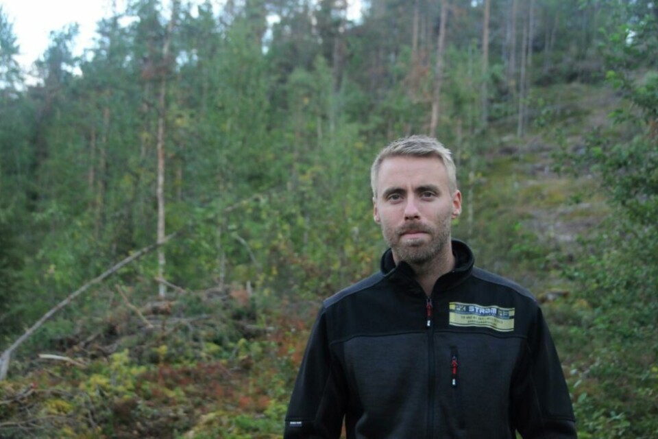 STEINBRUDD. Daglig leder Carl Christian Moland i PK Strøm på stedet der entreprenørfirmaet ønsker å få anlagt et steinbrudd, slik at kommunen er selvberget med fyllmasser som pukk, grus og sand. Nå foreslår rådmannen ny høringsrunde i saken. Arkivfoto: Maria Trondsen STEINBRUDD. Daglig leder Carl Christian Moland i PK Strøm på stedet der entreprenørfirmaet ønsker å få anlagt et steinbrudd, slik at kommunen er selvberget med fyllmasser som pukk, grus og sand. Nå foreslår rådmannen ny høringsrunde i saken. Arkivfoto: Maria Trondsen