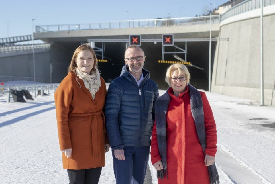 Ordfører Ida Pinnerød (t.v.), fylkesråd for samferdsel Svein Eggesvik og regionvegsjef Turid Stubø Johnsen inviterer til åpning av Bodøtunnelen søndag 28. april. Arrangementet starter klokken 13.15. Ordfører Ida Pinnerød (t.v.), fylkesråd for samferdsel Svein Eggesvik og regionvegsjef Turid Stubø Johnsen inviterer til åpning av Bodøtunnelen søndag 28. april. Arrangementet starter klokken 13.15. Foto: Per-Inge Johnsen