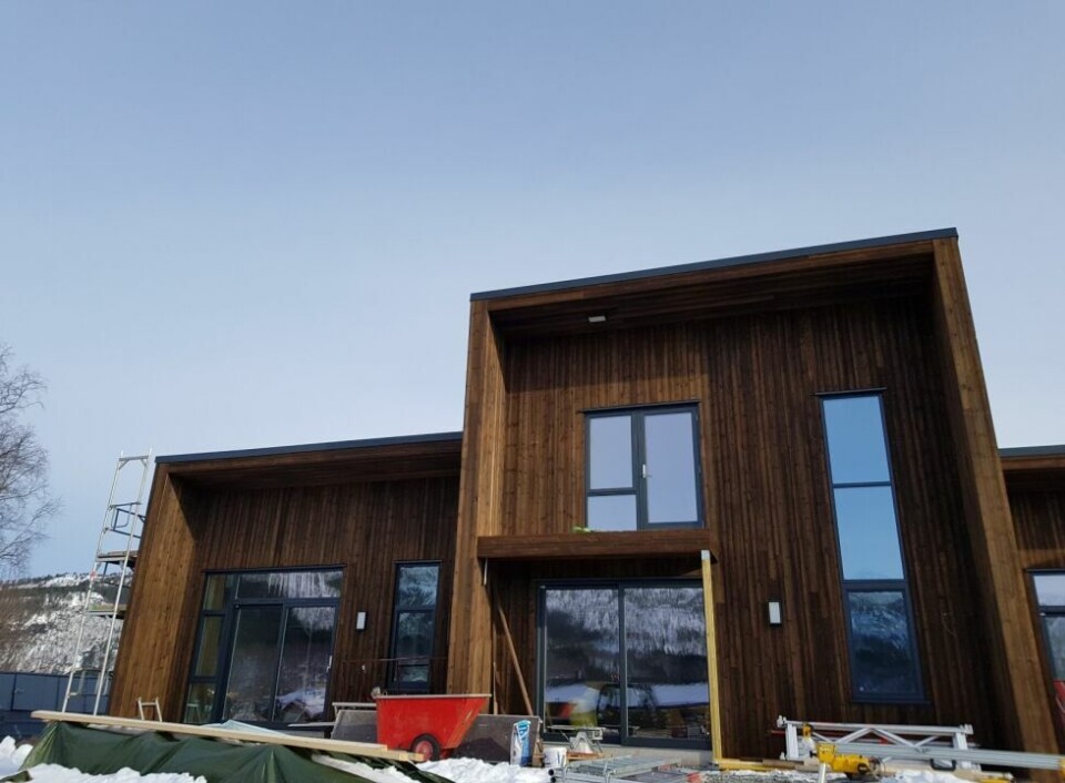 NÆRMER SEG. Det bygges boliger i Beiarn, og snart er leilighetene på Storjord klare for salg. NÆRMER SEG. Det bygges boliger i Beiarn, og snart er leilighetene på Storjord klare for salg. Foto: Elin Beate Johannessen.