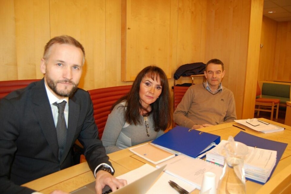 SAKSØKT. Indre Saltens Energis prosessfullmektig, advokat Lars Nygaard, styreleder Gry Janne Rugås og nestleder i styret, Signar Berg-Hansen. SAKSØKT. Indre Saltens Energis prosessfullmektig, advokat Lars Nygaard, styreleder Gry Janne Rugås og nestleder i styret, Signar Berg-Hansen. Foto: Stig Bjørnar Karlsen