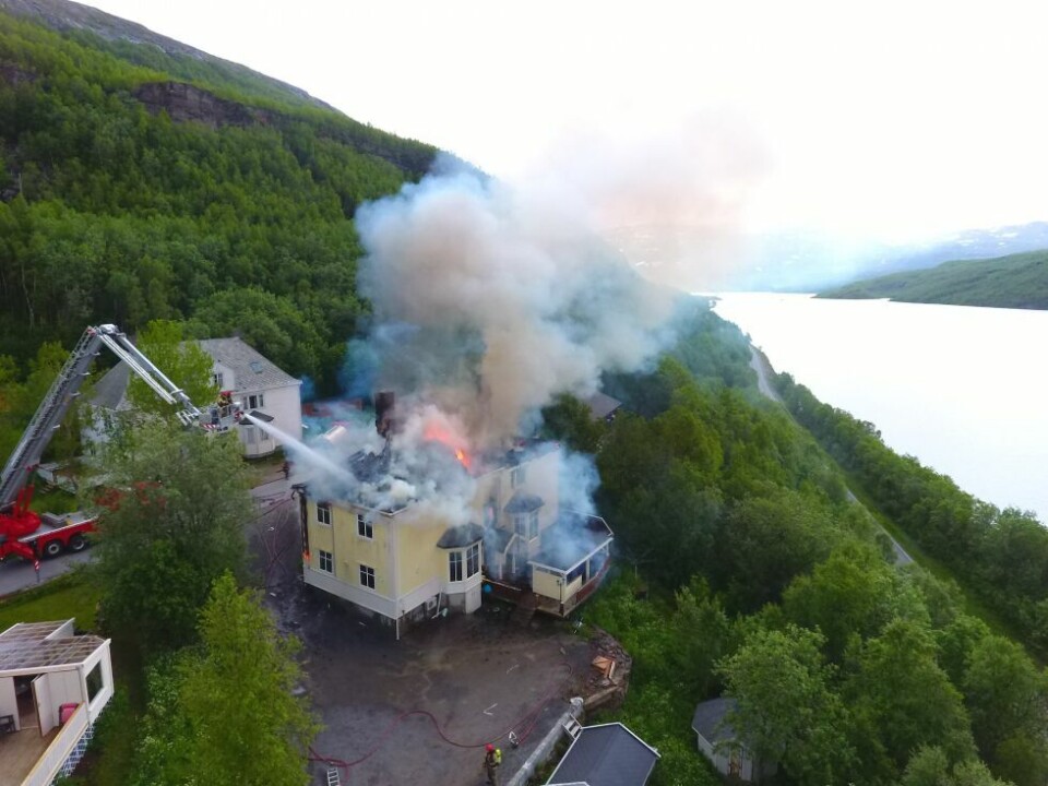 TOTALSKADD. Dette gamle huset i Glastunes brant ned til grunnen torsdag 26.juli. Totalt var det 174 brannutrykninger i Indre Salten i fjor. TOTALSKADD. Dette gamle huset i Glastunes brant ned til grunnen torsdag 26.juli. Totalt var det 174 brannutrykninger i Indre Salten i fjor. Foto: Espen Johansen