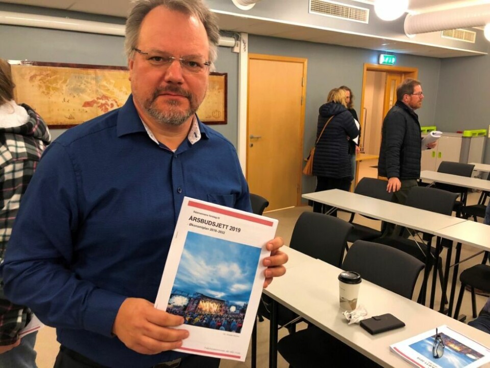 ALVORSTYNGET. Rådmann Geir Mikkelsen i Fauske kommune har måttet komme med mange dramatiske forslag i neste års budsjett for å ta inn et salderingsbehov på over 60 millioner kroner. ALVORSTYNGET. Rådmann Geir Mikkelsen i Fauske kommune har måttet komme med mange dramatiske forslag i neste års budsjett for å ta inn et salderingsbehov på over 60 millioner kroner. Foto: Helge Simonsen