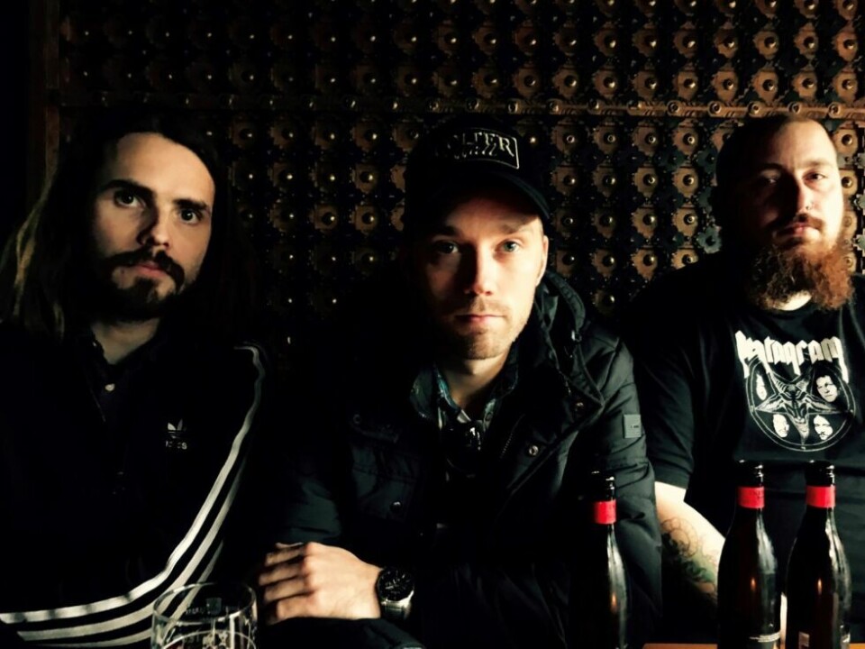 SLIPPER DEBUTALBUM. Fredrik Siggerud, Bjørn Morten «Buhre» Johansen og Ørjan Olsen. Buhre takker de to bandmedlemmene for god hjelp fram mot hans debut som solo-artist. SLIPPER DEBUTALBUM. Fredrik Siggerud, Bjørn Morten «Buhre» Johansen og Ørjan Olsen. Buhre takker de to bandmedlemmene for god hjelp fram mot hans debut som solo-artist. Foto: Lars-Martin Hunstad