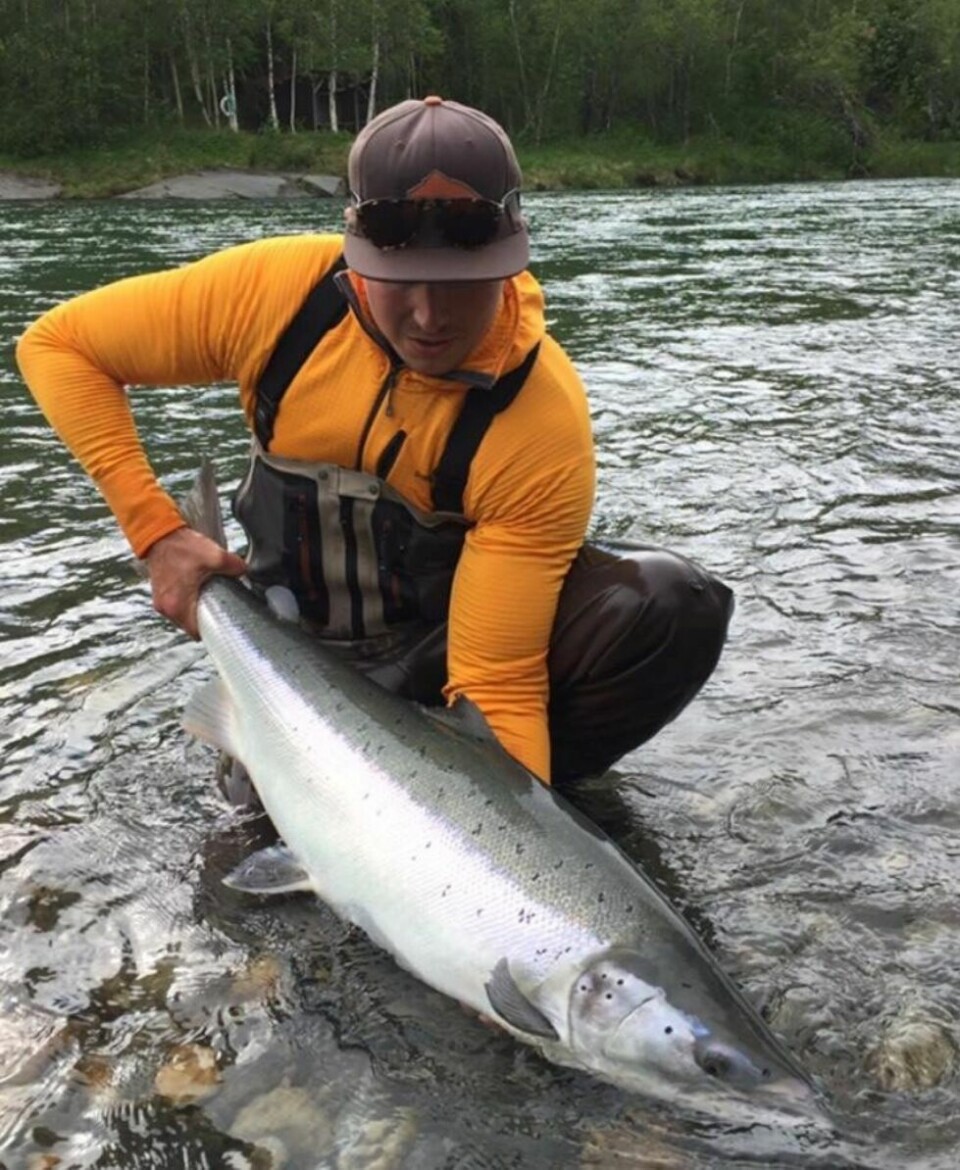 STORLAKS. Teemu Venejärvi som fikk en laks på 15,5 kilo på flue åpningsdagen, 15. juni i Beiarelva STORLAKS. Teemu Venejärvi som fikk en laks på 15,5 kilo på flue åpningsdagen, 15. juni i Beiarelva