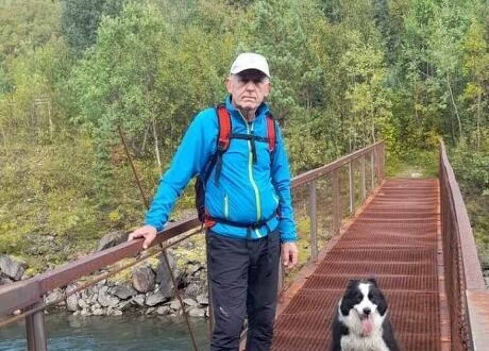 FARLIG HYTTEVEI. Harald Pedersen synes det er frustrerende at ingen vil ta ansvar for den åpenbart farlige brua som bare trenger en mindre reparasjon og vedlikehold. FARLIG HYTTEVEI. Harald Pedersen synes det er frustrerende at ingen vil ta ansvar for den åpenbart farlige brua som bare trenger en mindre reparasjon og vedlikehold. Foto: Privat