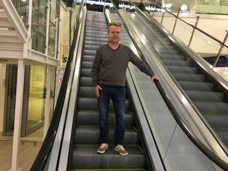 MILLION-INVESTERING. To rulletrapper, langt fra så ubehagelig som den forrige er på plass i Handelsparken, noe senterleder Uwe Johansen tror folk setter pris på. MILLION-INVESTERING. To rulletrapper, langt fra så ubehagelig som den forrige er på plass i Handelsparken, noe senterleder Uwe Johansen tror folk setter pris på. Foto: Stig Bjørnar Karlsen