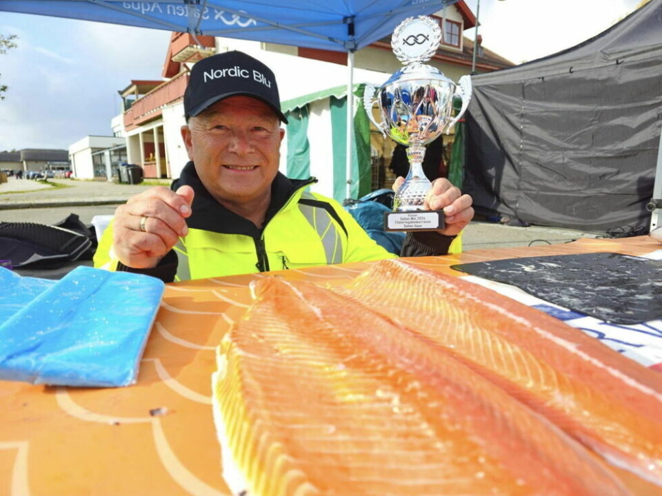FIKK POKALEN. Tor Ove Olsen jobber til daglig i Wenberg Fiskeoppdrett, og gikk til topps i konkurransen på Fauske. FIKK POKALEN. Tor Ove Olsen jobber til daglig i Wenberg Fiskeoppdrett, og gikk til topps i konkurransen på Fauske. Foto: Salten Aqua