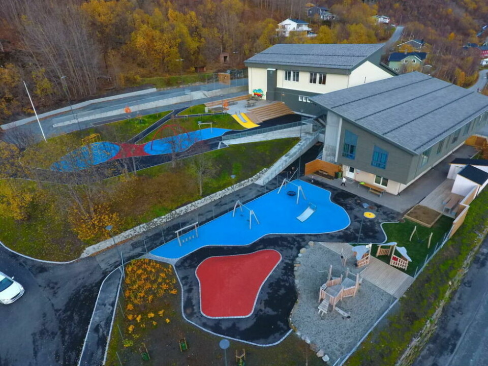 JOBB. Det kom 16 søknader da Fauske kommune lyste ut ledige jobber i barnehagene fra høsten. Bildet viser Sulitjlema skole og barnehage. JOBB. Det kom 16 søknader da Fauske kommune lyste ut ledige jobber i barnehagene fra høsten. Bildet viser Sulitjlema skole og barnehage. Foto: Espen Johansen