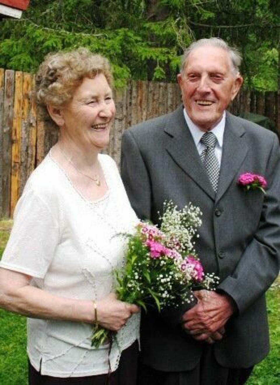 TILBAKEBLIKK. For ti år tilbake var dette bildet på trykk i Saltenposen, Anny Johansen (77) og Arvid Lundbakk (90) er endelig gift, etter at de har vært kjærester i sju år, sto det. Arkivfoto TILBAKEBLIKK. For ti år tilbake var dette bildet på trykk i Saltenposen, Anny Johansen (77) og Arvid Lundbakk (90) er endelig gift, etter at de har vært kjærester i sju år, sto det. Arkivfoto Foto: Saltenposten