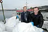 SØKNAD TIL BEHANDLING. Wenberg Fiskeoppdrett med Geir Wenberg (t.v.) og Ørjan Wenberg har gått på lag sammen med Johan A. Hernes i Skjerstad. Sammen har de sendt en søknad og planlegger algeoppdrett i Kvalnesbukta. Foto: Arild Bjørnbakk
