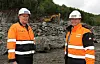 KLAR. Driftsansvarlig Bjørn Tore Navjord (t.v.) og styreleder Leif Magne Hjelseng i Iris Produksjon på det nye området på Vikan som skal stå klar til mottak av kasserte biler 1. oktober. Foto: Iris