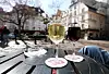 DEILIG PUSTEPAUSE. Vin i Paris må til. Her nytes et glass rødt og hvitt på café Delmas i det latinske kvartalet. Alle foto: Frida Kalbakk