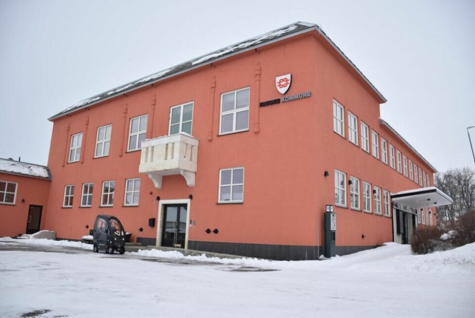 TRYGT. Kommunen ønsker innbyggerne velkommen til rådhuset, men de ber folk varsle om besøket på telefon først. TRYGT. Kommunen ønsker innbyggerne velkommen til rådhuset, men de ber folk varsle om besøket på telefon først. Foto: Frida Kalbakk