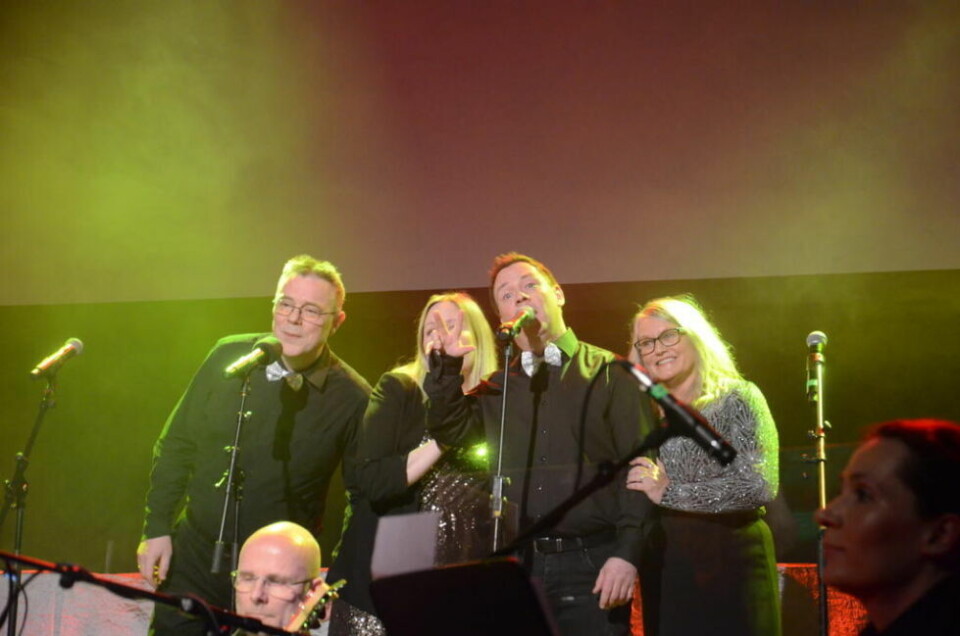 HØSTSTORM. Geir Liepelt (t.v.) er en av dem som skal bidra med gitar og solosang, i et løst og ledig repertoar på konserten på lørdag. Her fra en tidligere framføring med Chorus Novus. HØSTSTORM. Geir Liepelt (t.v.) er en av dem som skal bidra med gitar og solosang, i et løst og ledig repertoar på konserten på lørdag. Her fra en tidligere framføring med Chorus Novus. Foto: Sverre Breivik