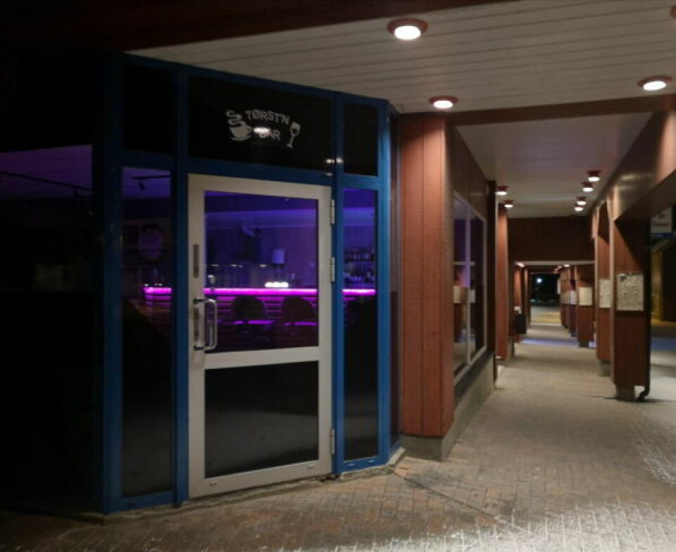 PUBKVELD. Det er bak disse dørene på Tørst'n bar det skjer førstkommende lørdag. PUBKVELD. Det er bak disse dørene på Tørst'n bar det skjer førstkommende lørdag. Foto: Robert Jentoft