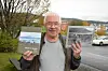GLEDER SEG. Leder i Sørfold lokalhistorielag Ole Henrik Fagerbakk med årets utgave av årboka og Sørfoldkalenderen for 2025. Torsdag er det lansering. Foto: Eva S. Winther