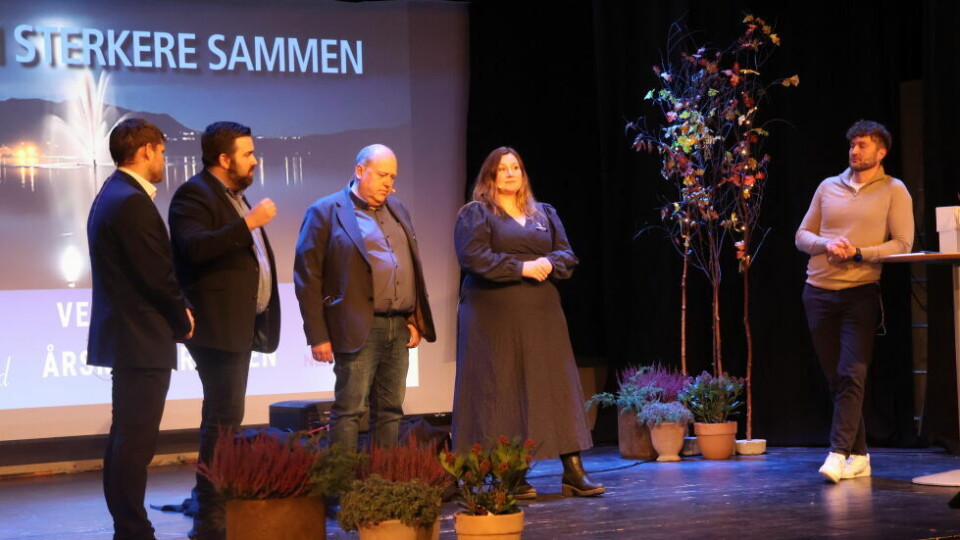 DEBATT. Ordførerne i Indre Salten i panledebatt med Regiondirektør i NHO Nordland, Hans Christian Kaurin Hansson. Fra venstre: Runar Jensen, Kolbjørn Mathisen, Andre Kristoffersen, Marlen Rendall Berg og Kaurin Hansson. DEBATT. Ordførerne i Indre Salten i panledebatt med Regiondirektør i NHO Nordland, Hans Christian Kaurin Hansson. Fra venstre: Runar Jensen, Kolbjørn Mathisen, Andre Kristoffersen, Marlen Rendall Berg og Kaurin Hansson. Foto: Helge Simonsen