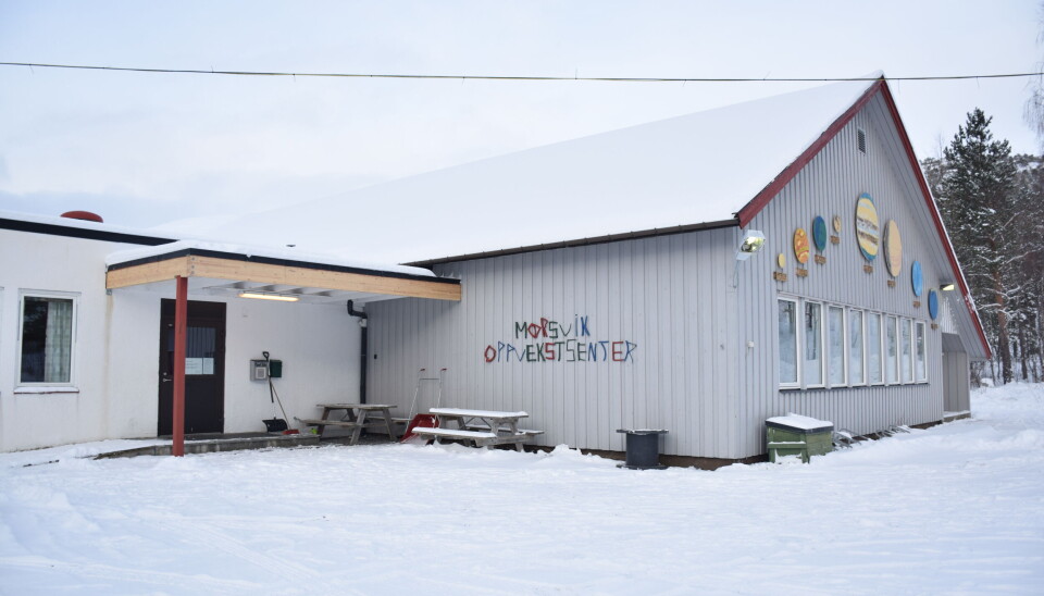 LEID UT. Deler av den nedlagte skolen i Mørsvik er nå tatt i bruk av Nordlaks Smolt AS.