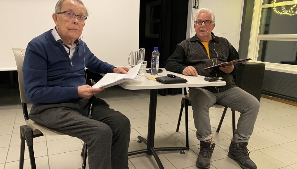 TROLLBANDT. Knut Rydning (96) og Christian Næstby (79) fanget publikum inn i en rekke fortellinger om juletradisjoner fra 1800 tallet og frem til sine barne- og ungdomsår.