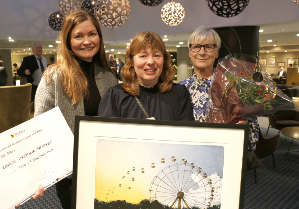 BLE SATT PRIS PÅ. Lena-Mari Knoph, Randi Johansen og Marit Strand Kulseth var til stede og tok imot prisen mandag denne uka.