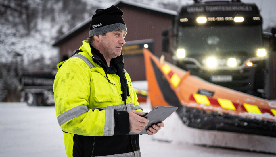 Informasjon. Brøytebilsjåføren kan sjekke vær- og farevarsler på Værio før han legger ut på veien.