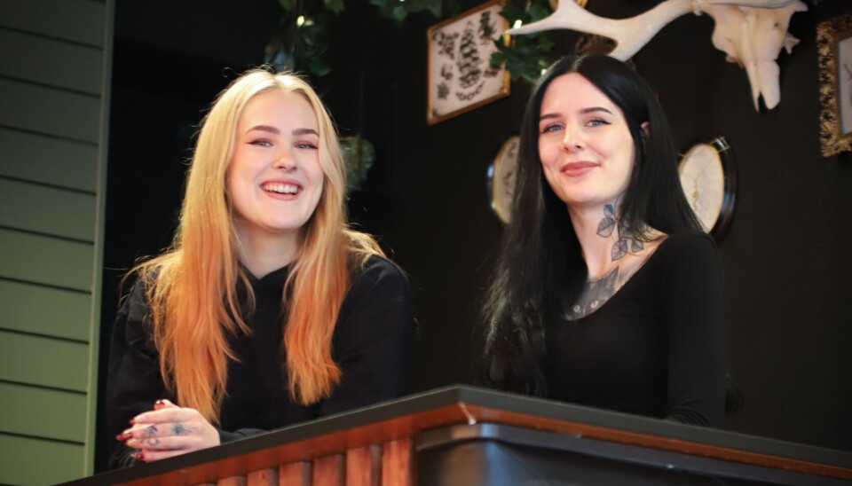 LUMOS. Søstrene Maya Sofie Dahl Karlsen(f.v.) og Malin Jeanette Karlsen Kvitblik drømte i mange år om å starte opp noe sammen. For snart ett år siden åpnet de Lumos Studio i hjertet av fauske.