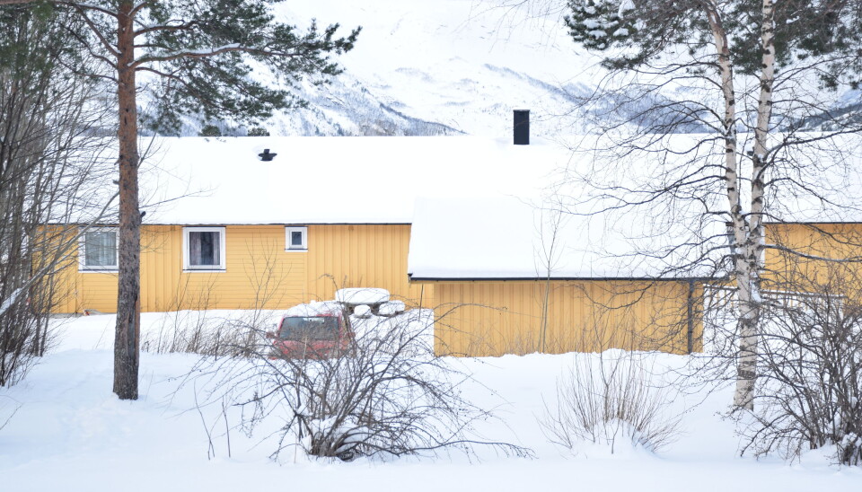 STRIDENS KJERNE. Mørstun ble bygget midt på 90-tallet og inneholder fire leiligheter og et fellesrom. Bygget ligger et steinkast fra den nedlagte skolen i Mørsvik. Der leies det i dag ut flere rom til Nordlaks i forbindelse med middagsservering.