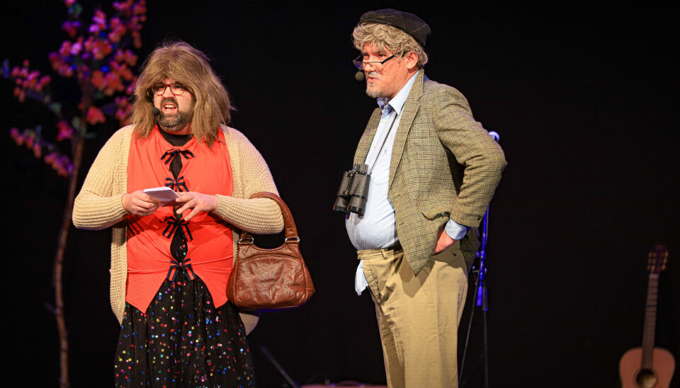 Gunda og Olaf (Kolbjørn Mathisen og Viggo A. Hegge) hadde forberedt et dikt om Saltenposten.