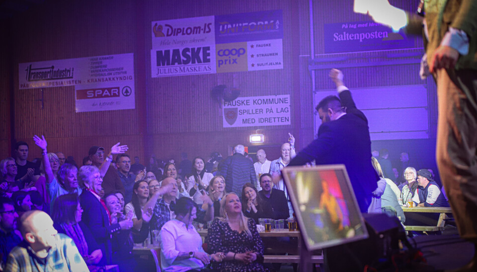 FULLSATT IDRETTSHALL. Ordføreren befaler ble en rungende suksess!