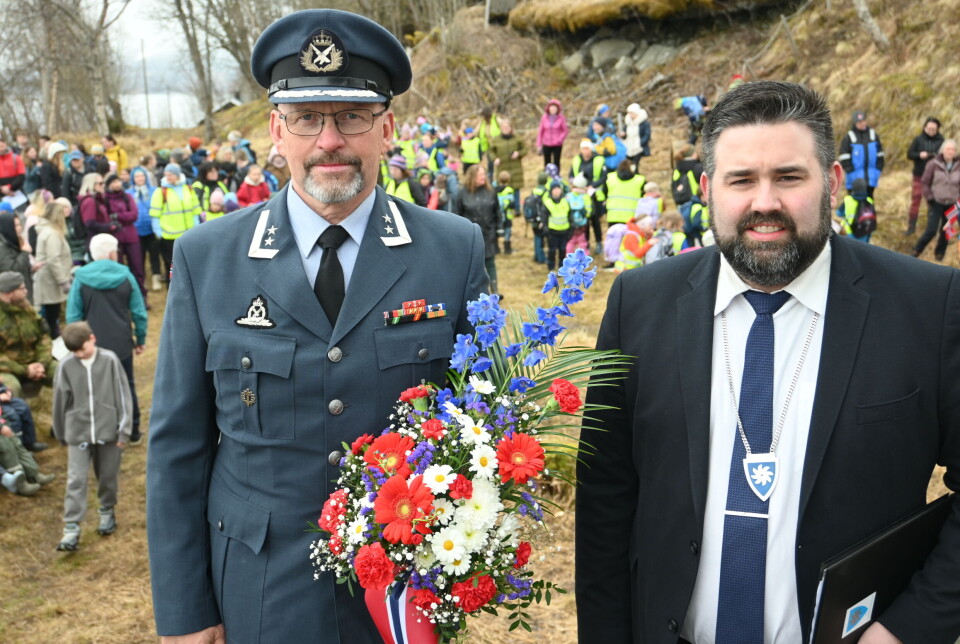 MÅ ALDRI GLEMME. Veteran-representant Jørn Remlo og ordfører Kolbjørn Mathisen er samstemt om at vi må aldri glemme hva som skjedde under krigen som sluttet for 80 år siden.
