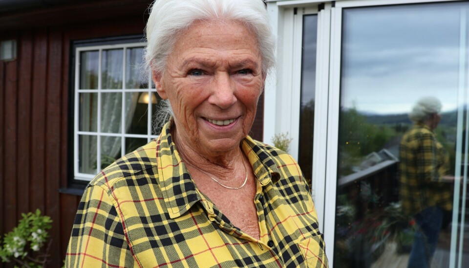 VAREMERKE. - Hestehalen er kjennetegnet mitt, den har jeg hatt siden jeg var barn. Den må være med på bildet, ler Gudny.