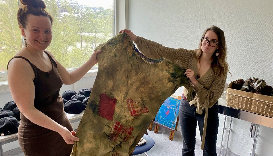 KOSTYMER. Veronika Rubaninska og Linn Catrin Bredesen har jobbet i lang tid med kostymene til Jakten på den tapte sang.