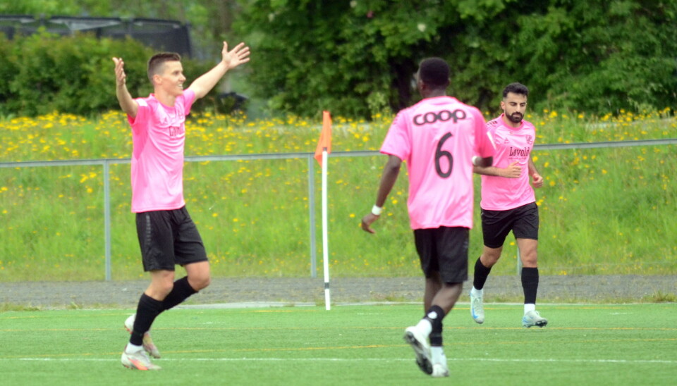 RETUR. Ivar Unhjem scorer 'alltid' mål, også i cupkvaliken mot sin gamle klubb Sprint. Neste år kan toppscoreren fra 2008-sesongen bli Sprint-spiller igjen. - Det hadde vært artig, og det er ikke umulig. Men det er en kabal som må legges - og så er det jo ikke bare opp til meg, men også Sprint, sier han.