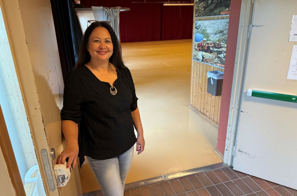 ØNSKER VELKOMMEN. Sharon Dahlskjær er gjenbruksuke-sjef i Sørfold kommune og kontaktperson for gjenbruksdagen som skal foregå i rådhussalen lørdag 13. september. - Vi har enda ledige plasser, sier hun.