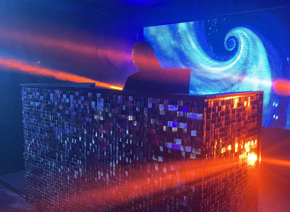 GJENBRUK. - Vi hadde denne glitrende DJ-boksen på Pride tidligere i år. Det er flott å få en ny anledning til å bruke den, forteller Morten Ness Nilsen i Salten Pride.