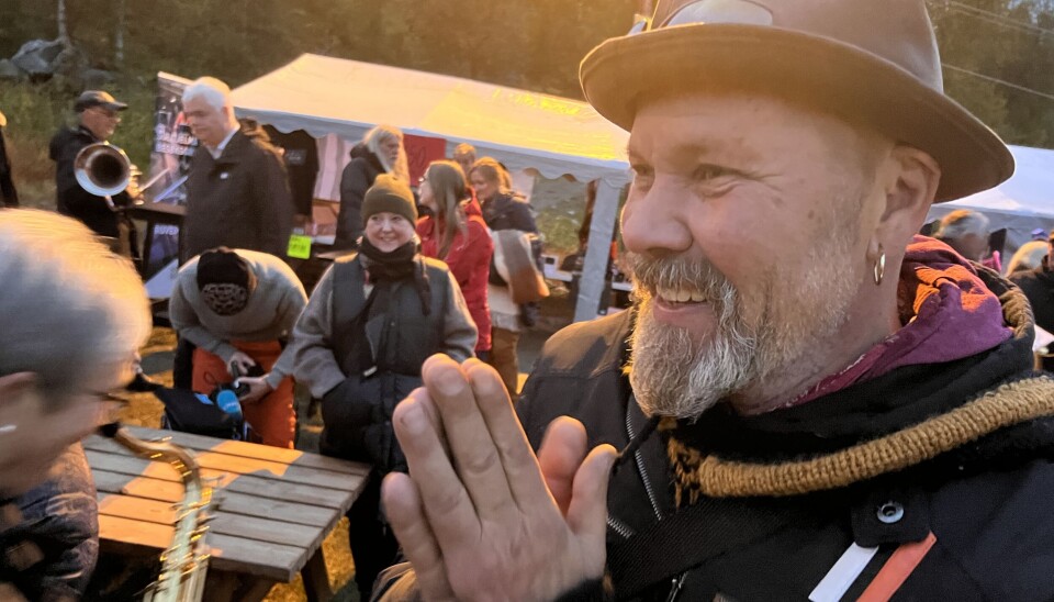 OVERTAR FARENS ROLLE. Stig Henrik Hoff skal være fortelleren i den store forestillingen 'Lyset i mørketida' på Rognan i desember.