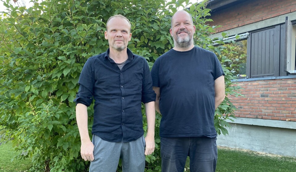 PÅ TUR. Radarparet Pål-Are Bakksjø, musiker og Arnt Håkon Nordkil, prest, tok seg en tur ut i finværet før de skulle i gang med arrangementet «En sang før du fær».