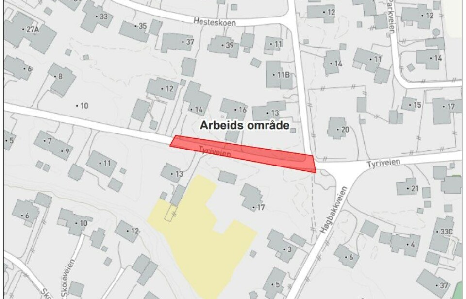 STENGT VEI. På denne strekningen blir veien stengt til uka 41.