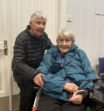 Karianna (85) tok med Edith (103) på fest