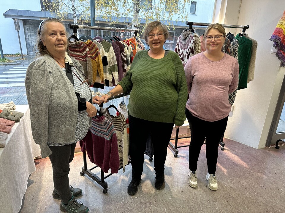 KREATIVE HENDER. Gerd Marita Brochs (f.v.), Sonja Halsbakk, Anja Therese Nansmork og Merete Wahlberg (ikke til stede da bildet ble tatt), utgjør den kreative gjengen som nå holder til i de gamle InVia-lokalene.